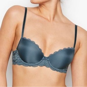 Victoria’s Secret dream angels Demi bra